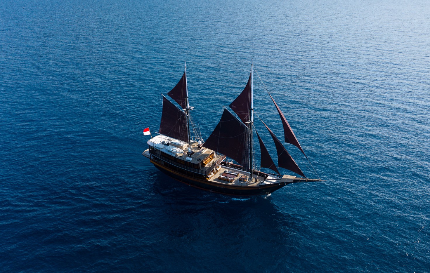 DuniaBaru Luxury Yacht Charter Indonesia