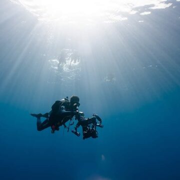 diver photographer indonesian liveaboard