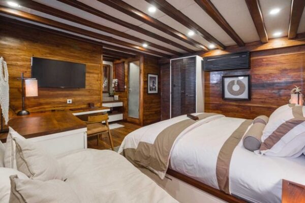 superior suite prana luxury yacht indonesia