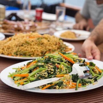 Croisière plongée komodo wunderpus bateau dejeuner légumes buffet gastromie indonésienne