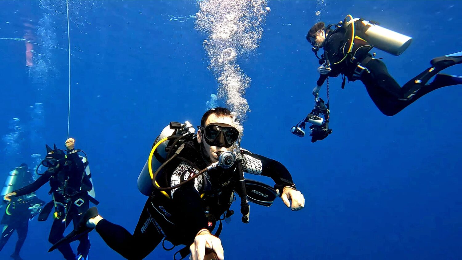 plongeurs expérimentés francophone vacances plongée indonésie photographe sous marin palier de sécurité
