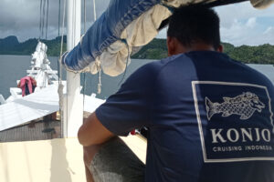 remote exclusive diving expedition liveaboard konjo cruising indonesia off the beaten path