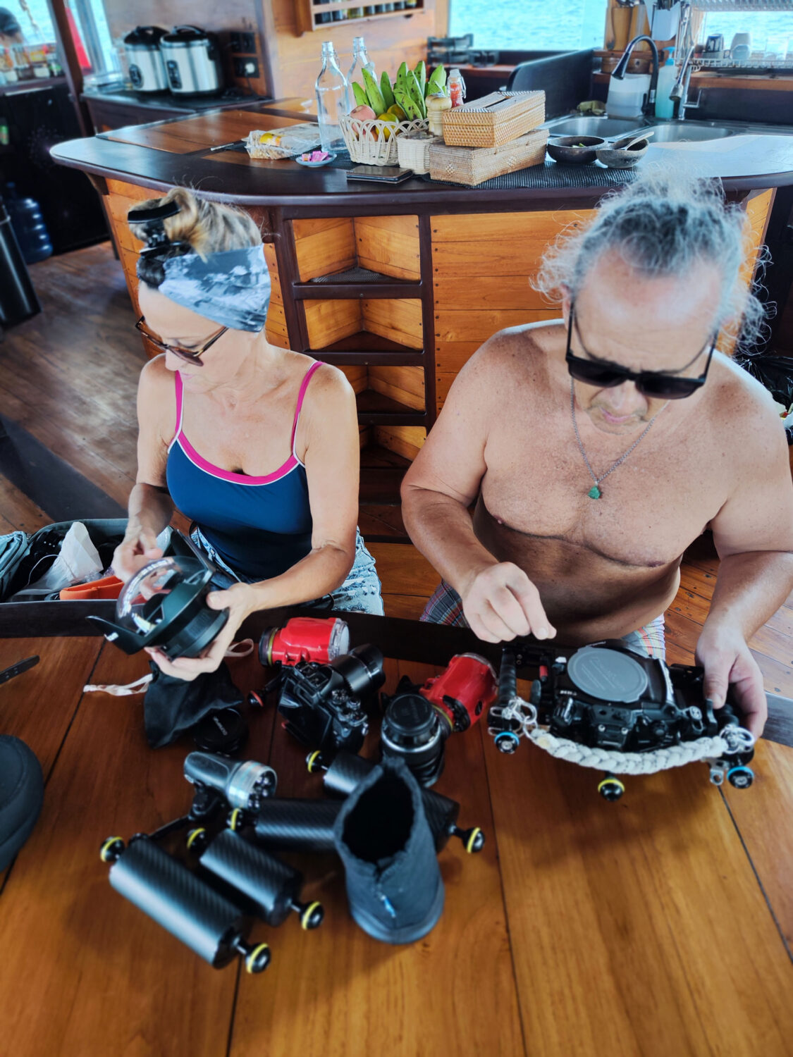 plongeurs voyageurs expérimentés photographes sous marin pinisi expedition plongée Konjo