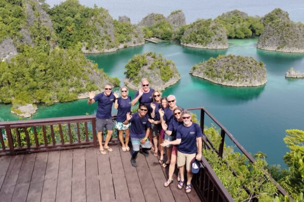 Scuba divers United state Penemu Viewpoint Penemu island Raja Ampat